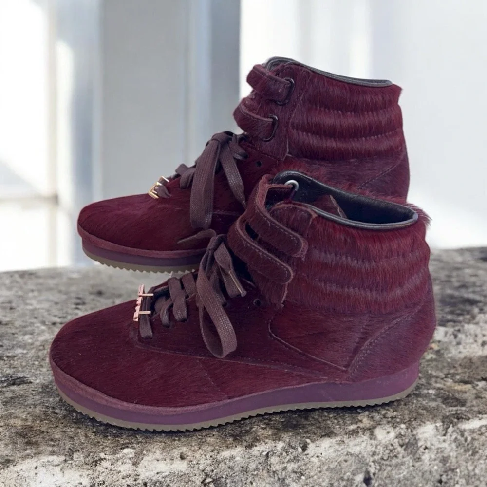 Reebok Freestyle Pony Hair Vibram Womens Sz 8 Amber Rose Merlot Gold Sneaker